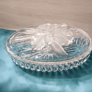 Absolutely beautiful frosted iris and leaves glass trinket box